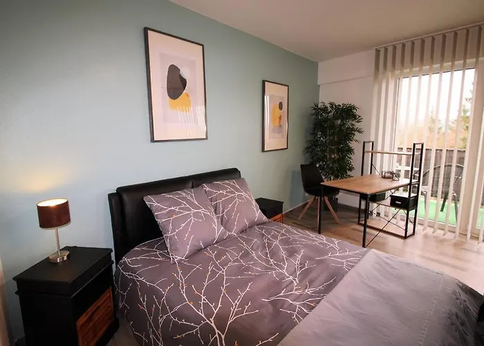 Confort, Meuble Et Equipe. Apartament